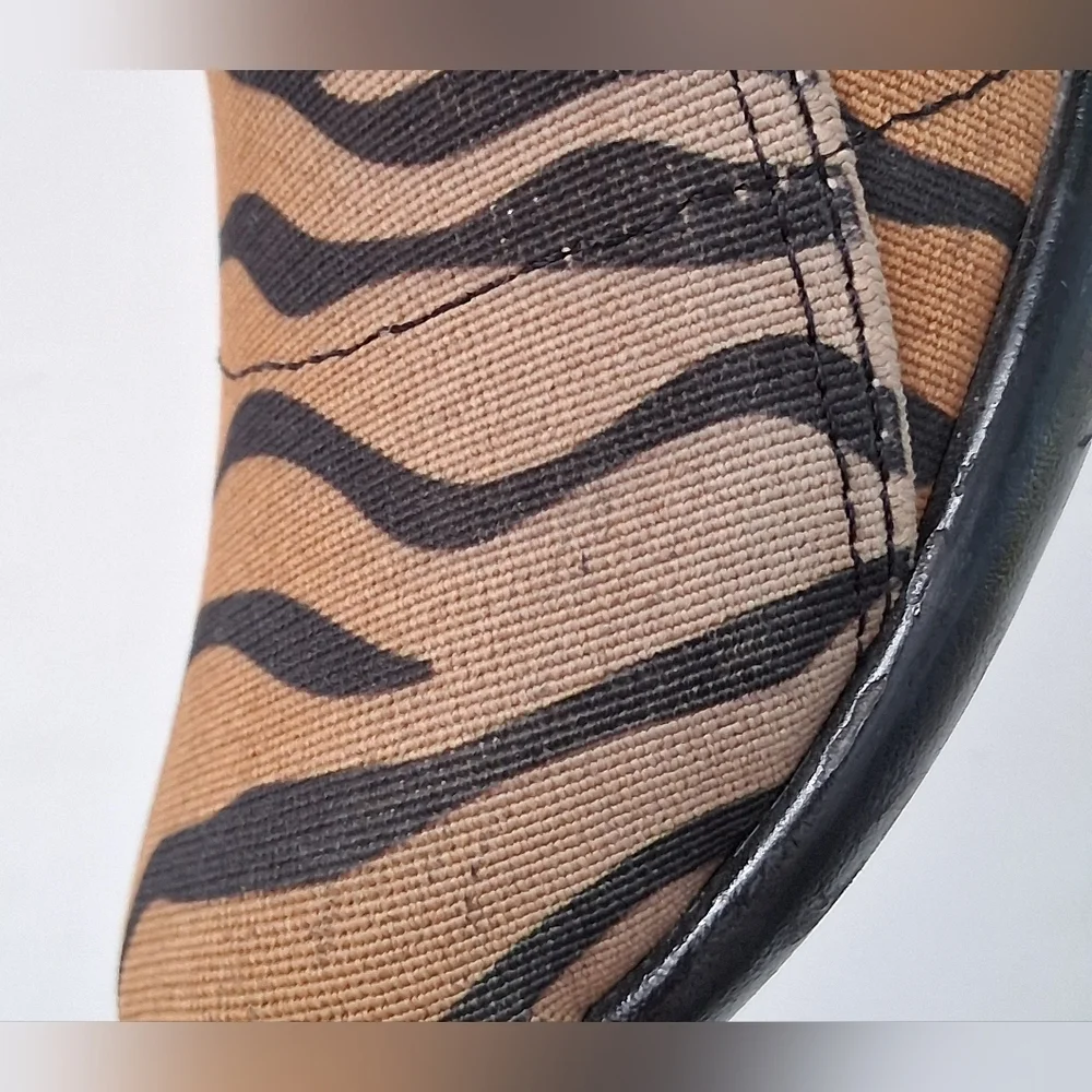 CHARLESTON SHOE CO. Tan & Black Telfair Tiger Ankle Boots Sz 6 Pre-Owned - Picture 4 of 13